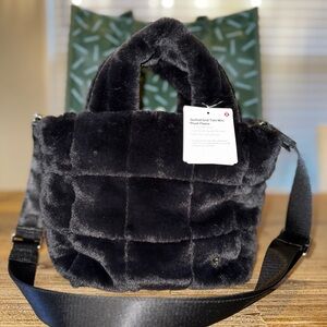 Lululemon Quilted Grid Tote Mini